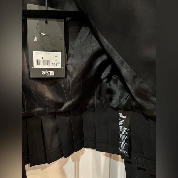 THE KOOPLES Short black wool-blend pleated jacket Size FR 38 / US 6 Medium NWT - Picture 9 of 11